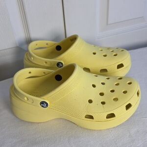 CROCS Classic Platfirm Banana Yellow Clogs Womens Size 10